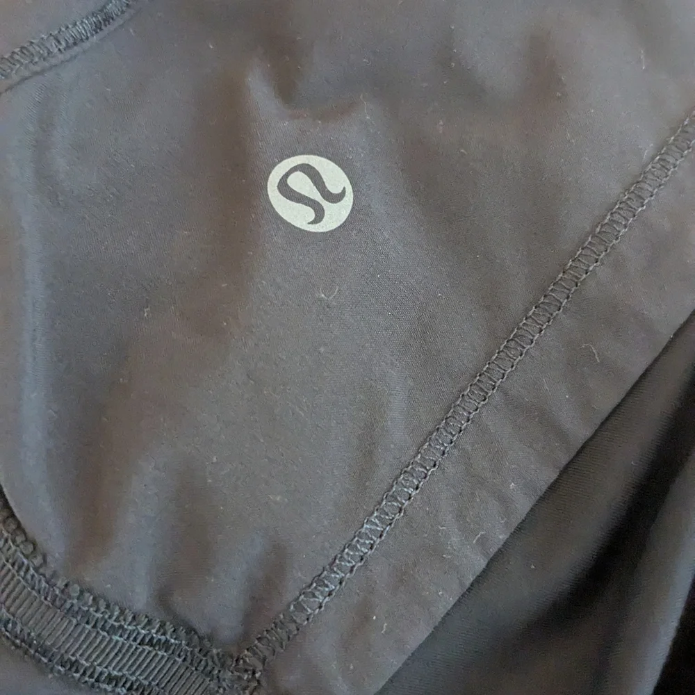 Set Of 2 Lululemon Size 8 Women's Skorts - Black and White - Picture 8 of 9